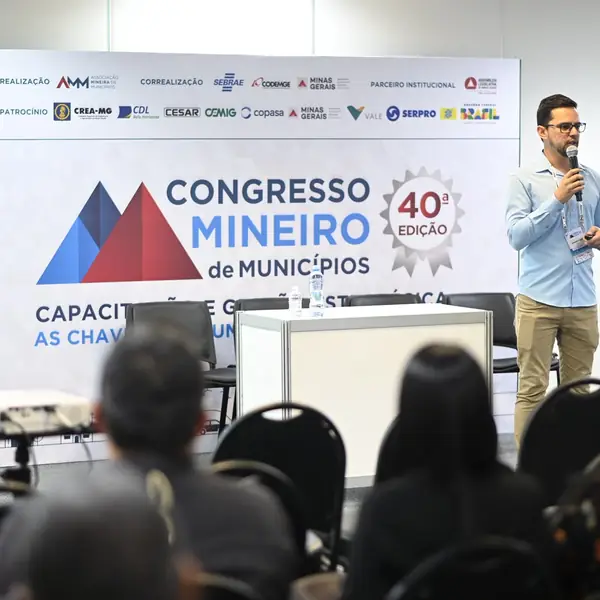 Palestra durante o 40º Congresso Mineiro de Municípios